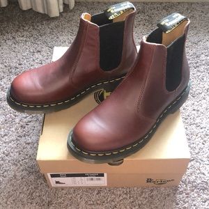 NWT Classico Dr Martens Air Wair Boots